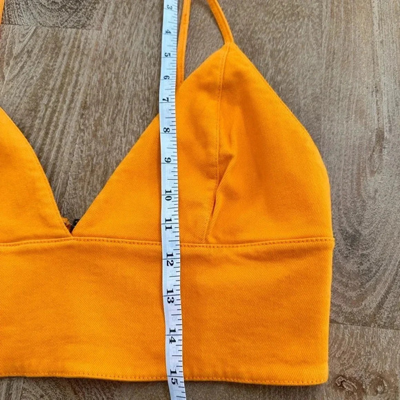 Alice + Olivia V-Neck Cropped Top - Picture 4 of 7